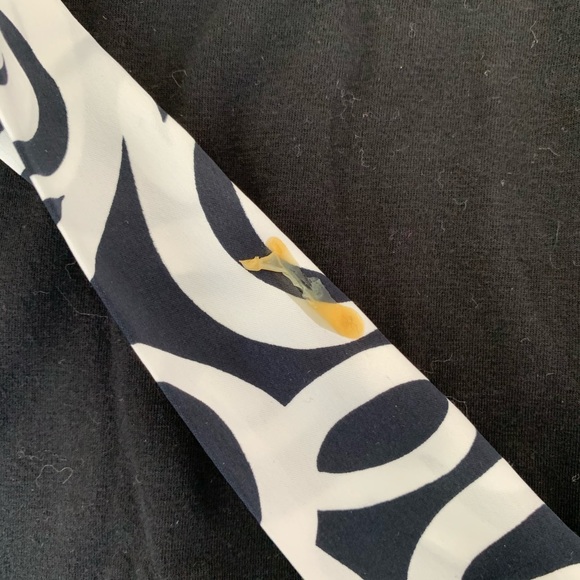 Black bell sleeve tunic with tie waist V-neck XL - Picture 2 of 4